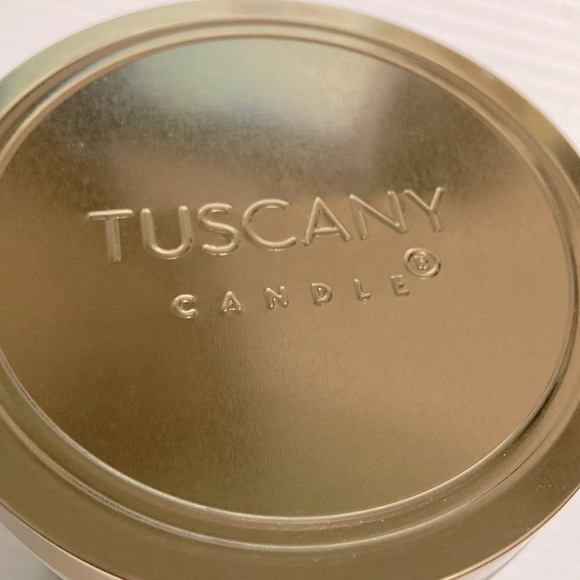 TUSCANY Candle Christmas Cookies Scented Baked Vanilla Sugar and Sprinkles 18 oz - Picture 4 of 6